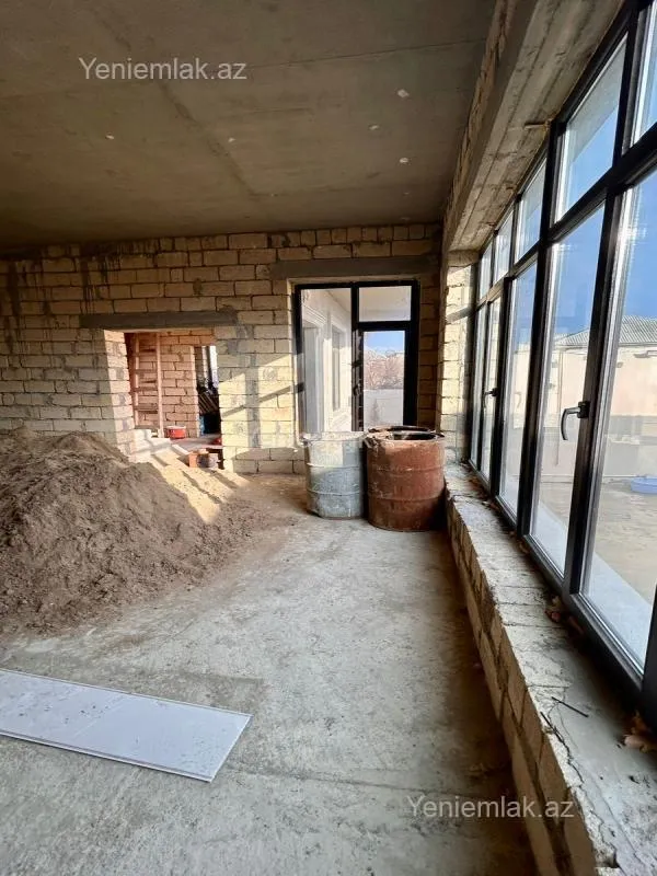 Satılır 5 otaqlı həyət evi 250 m²