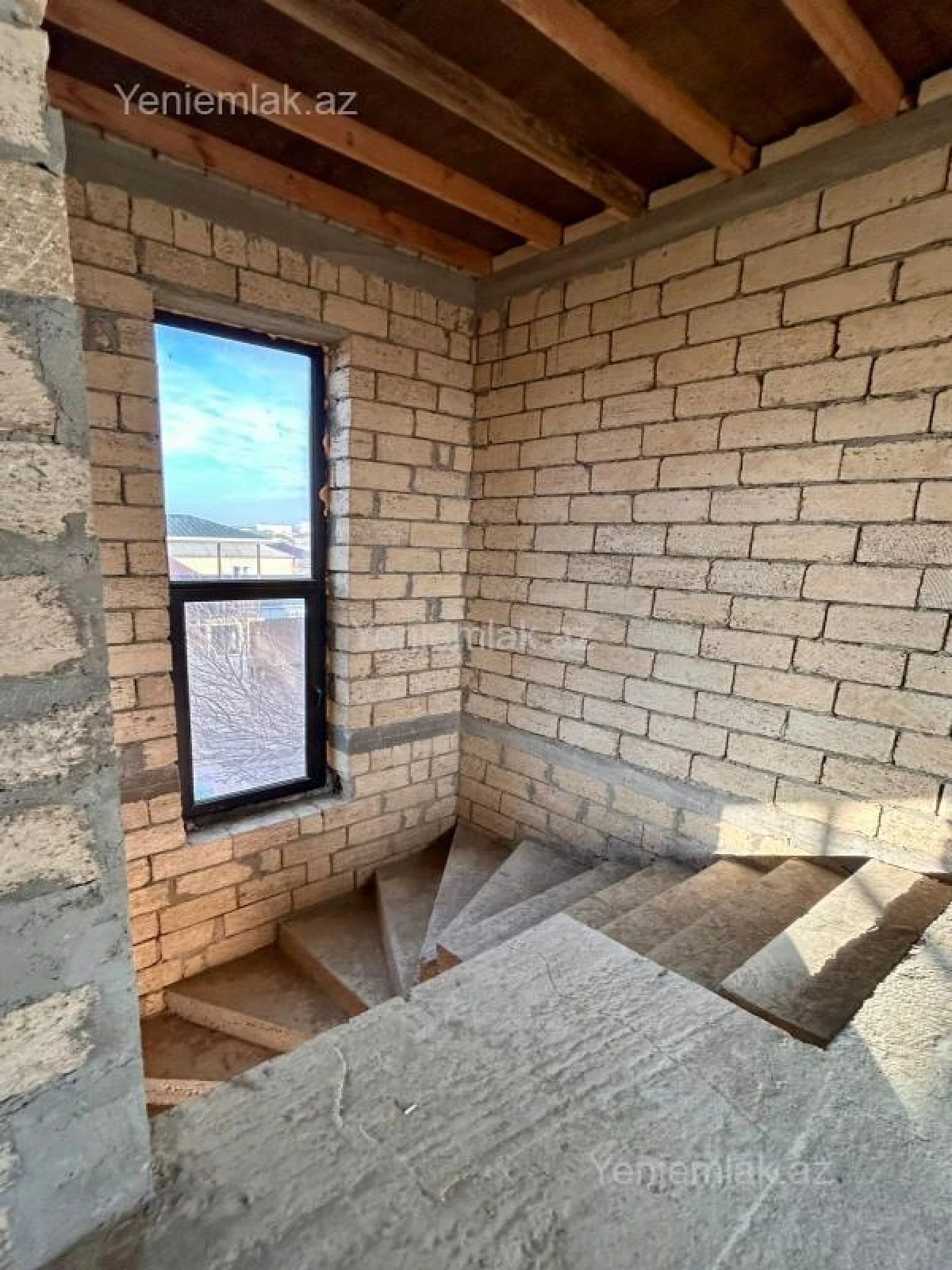 Satılır 5 otaqlı həyət evi 250 m²