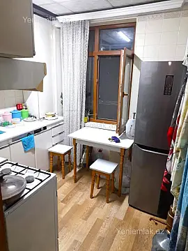 Satılır 2 otaqlı köhnə tikili 60 m²