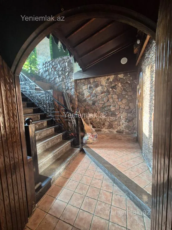 Satılır 5 otaqlı obyekt 400 m²