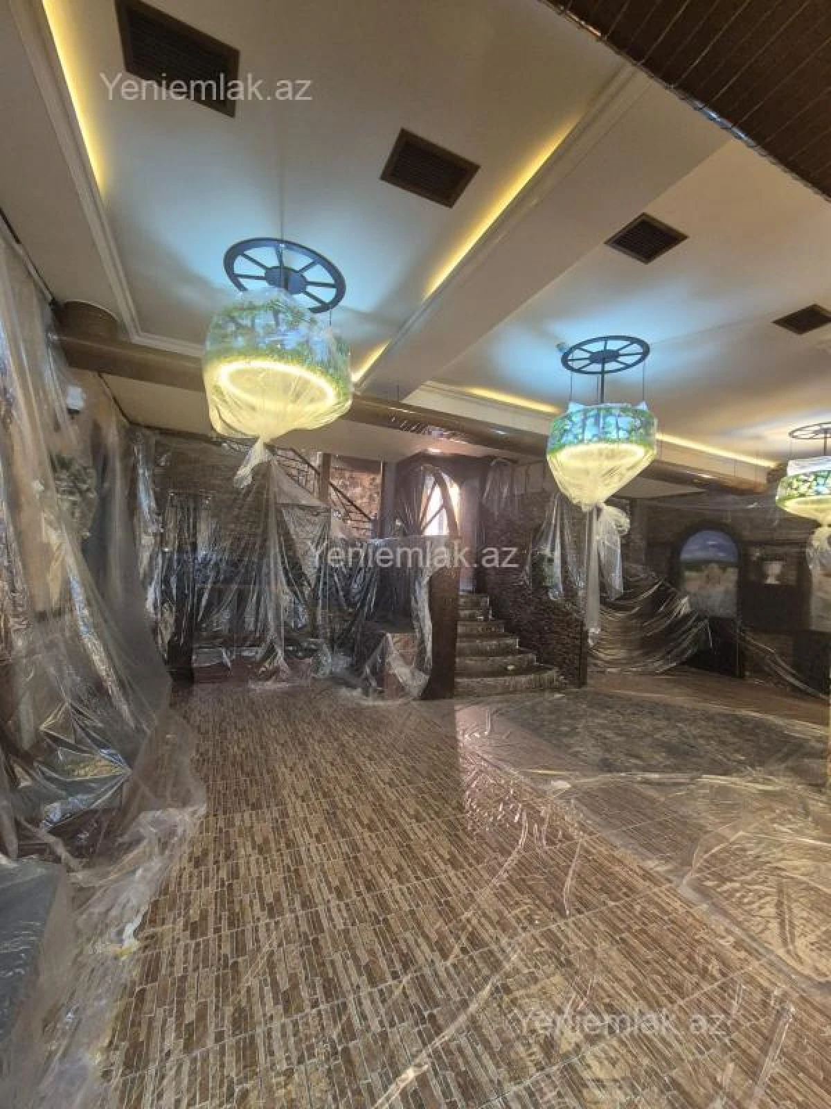 Satılır 5 otaqlı obyekt 400 m²