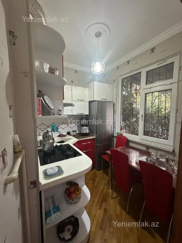 Satılır 2 otaqlı köhnə tikili 60 m²