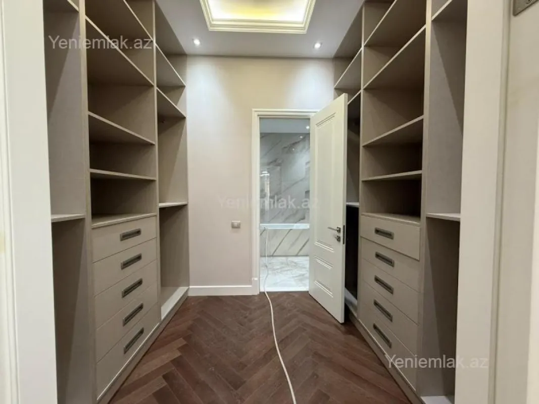 Satılır 4 otaqlı yeni tikili 235 m²