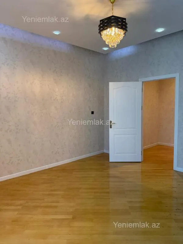 Satılır 3 otaqlı yeni tikili 135 m²