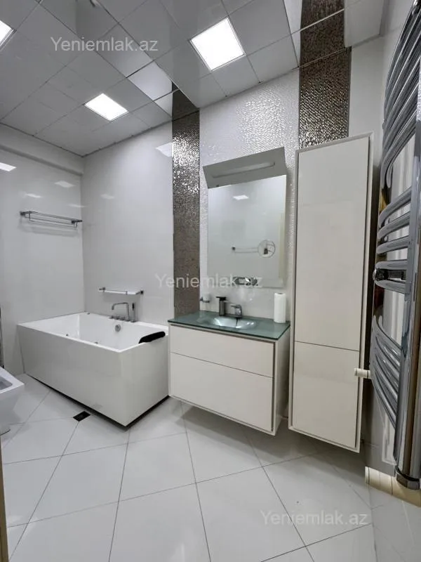 Satılır 4 otaqlı yeni tikili 218 m²