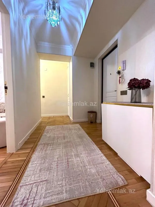 Satılır 2 otaqlı köhnə tikili 70 m²