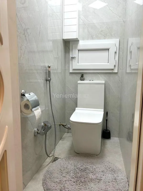 Satılır 2 otaqlı köhnə tikili 70 m²