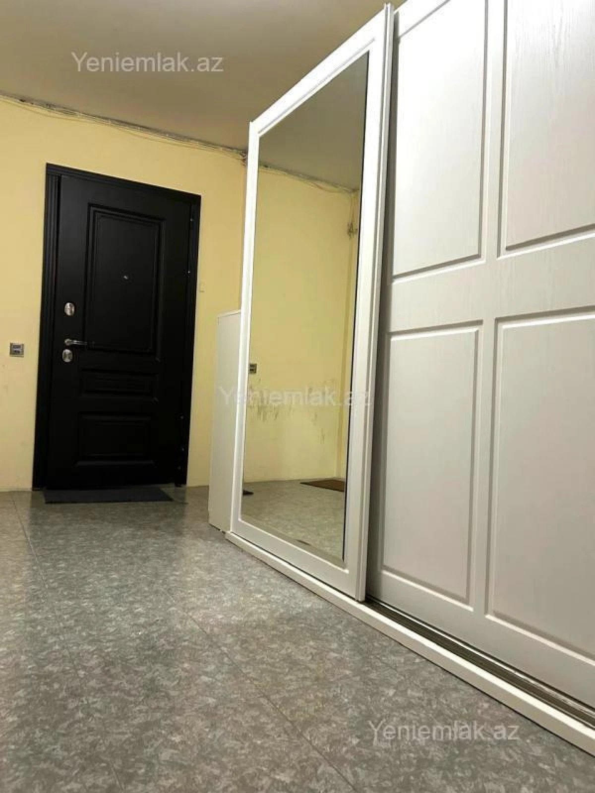 Satılır 2 otaqlı köhnə tikili 70 m²