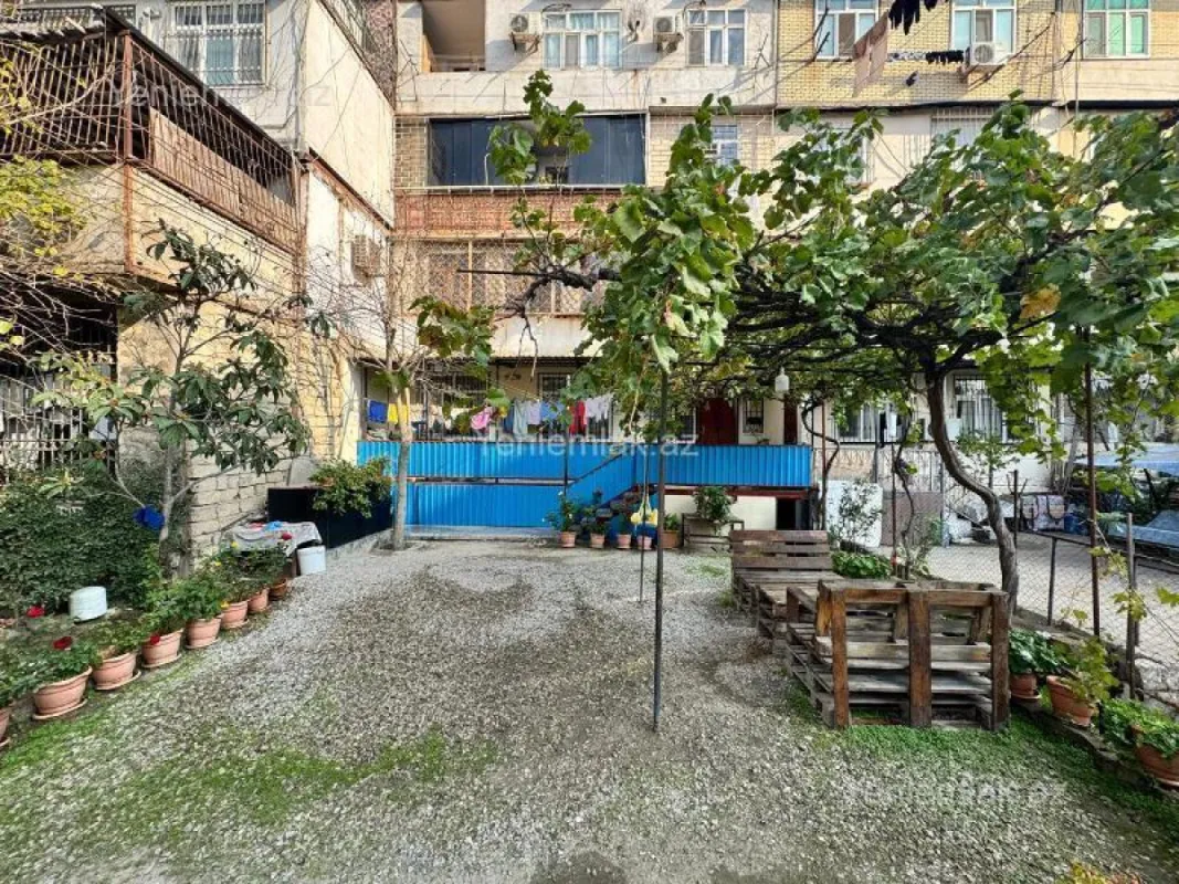 Satılır 4 otaqlı köhnə tikili 110 m²