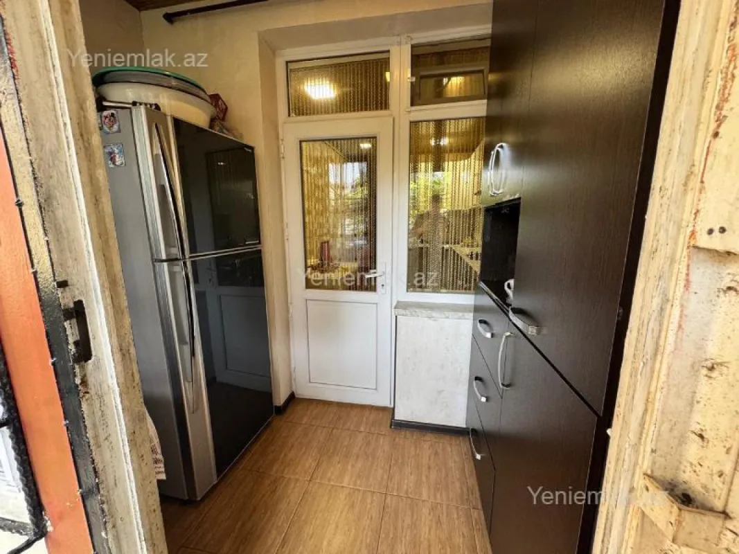 Satılır 4 otaqlı köhnə tikili 110 m²