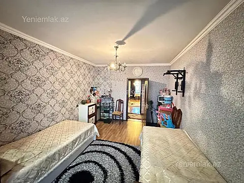 Satılır 4 otaqlı köhnə tikili 110 m²