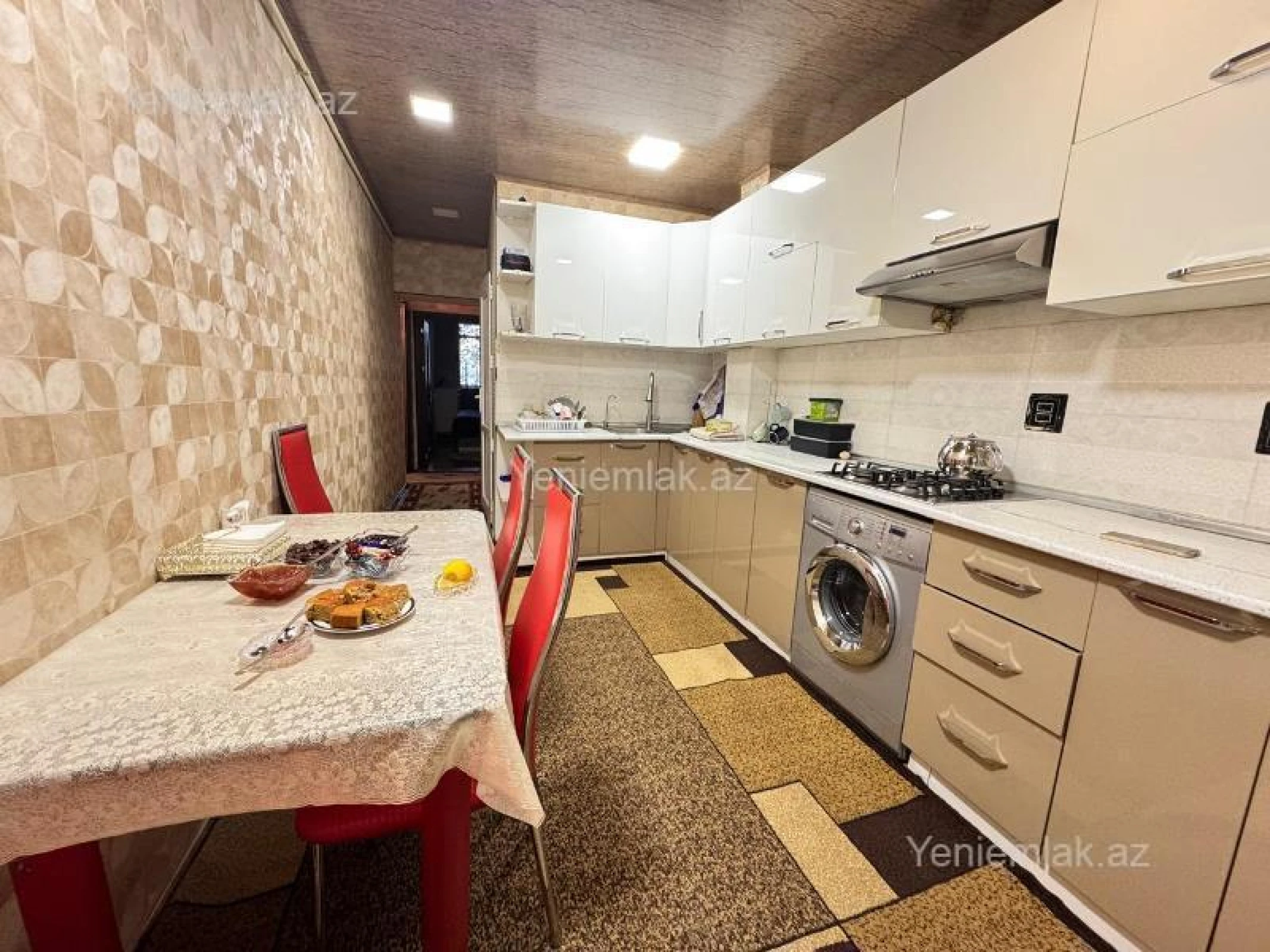 Satılır 4 otaqlı köhnə tikili 110 m²