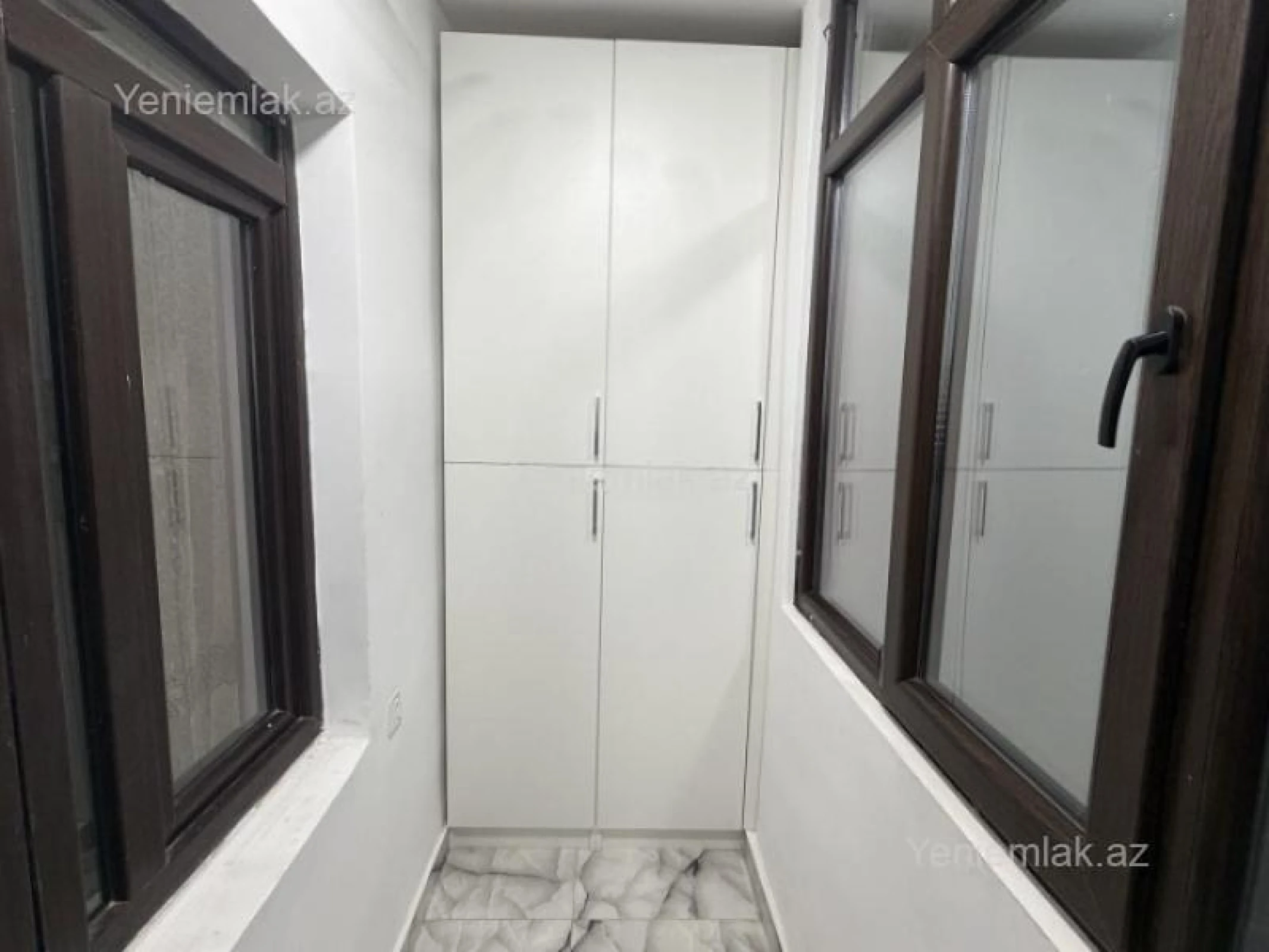 Satılır 9 otaqlı köhnə tikili 60 m²