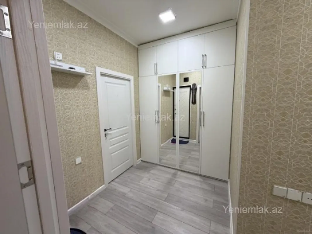 Satılır 9 otaqlı köhnə tikili 60 m²