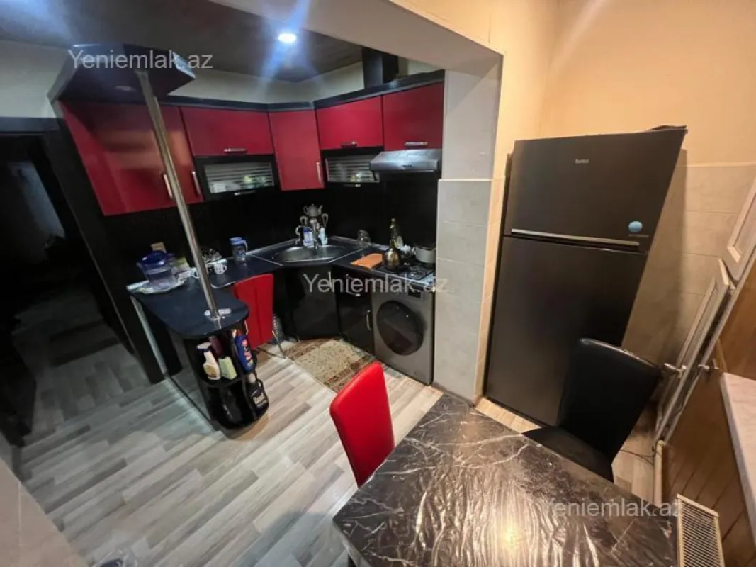 Satılır 3 otaqlı köhnə tikili 90 m²