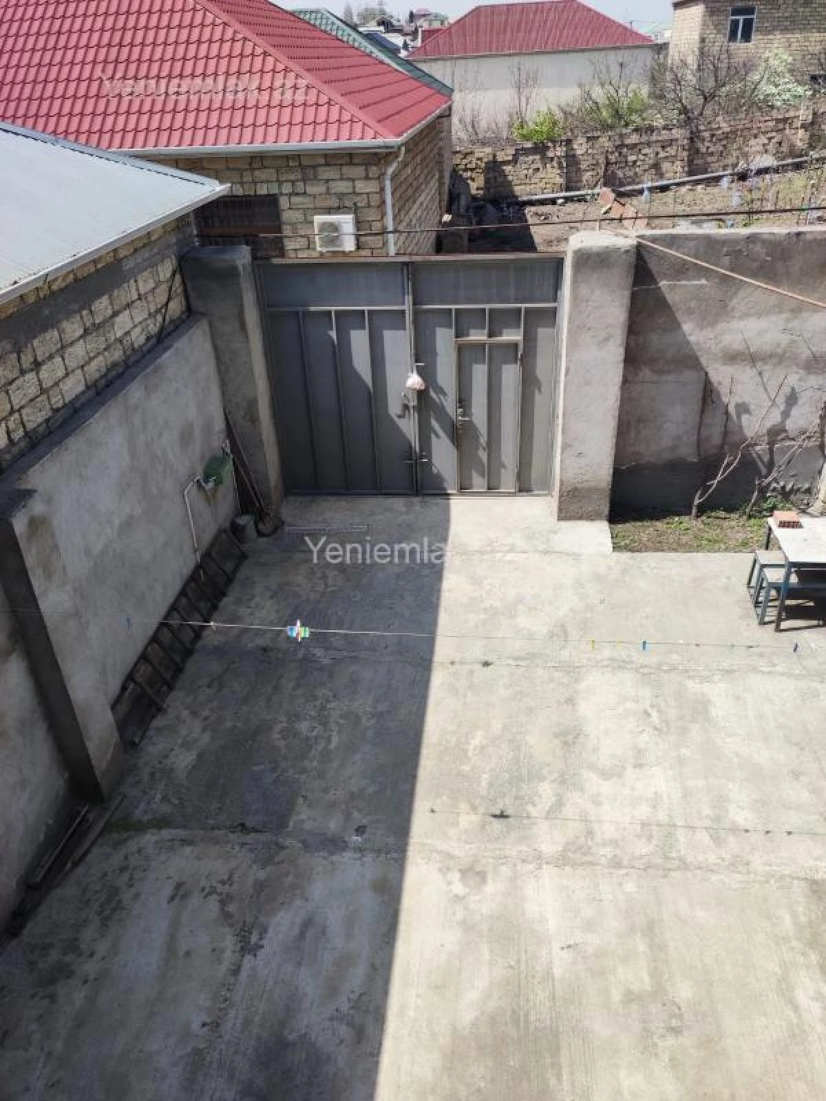 Satılır 4 otaqlı həyət evi 200 m²