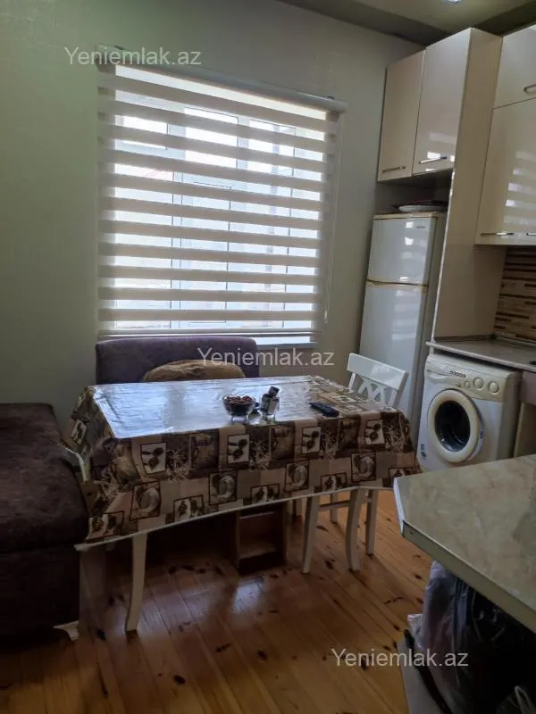 Satılır 4 otaqlı həyət evi 200 m²