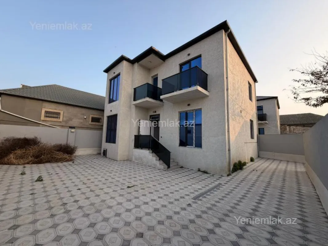 Satılır 5 otaqlı həyət evi 180 m²