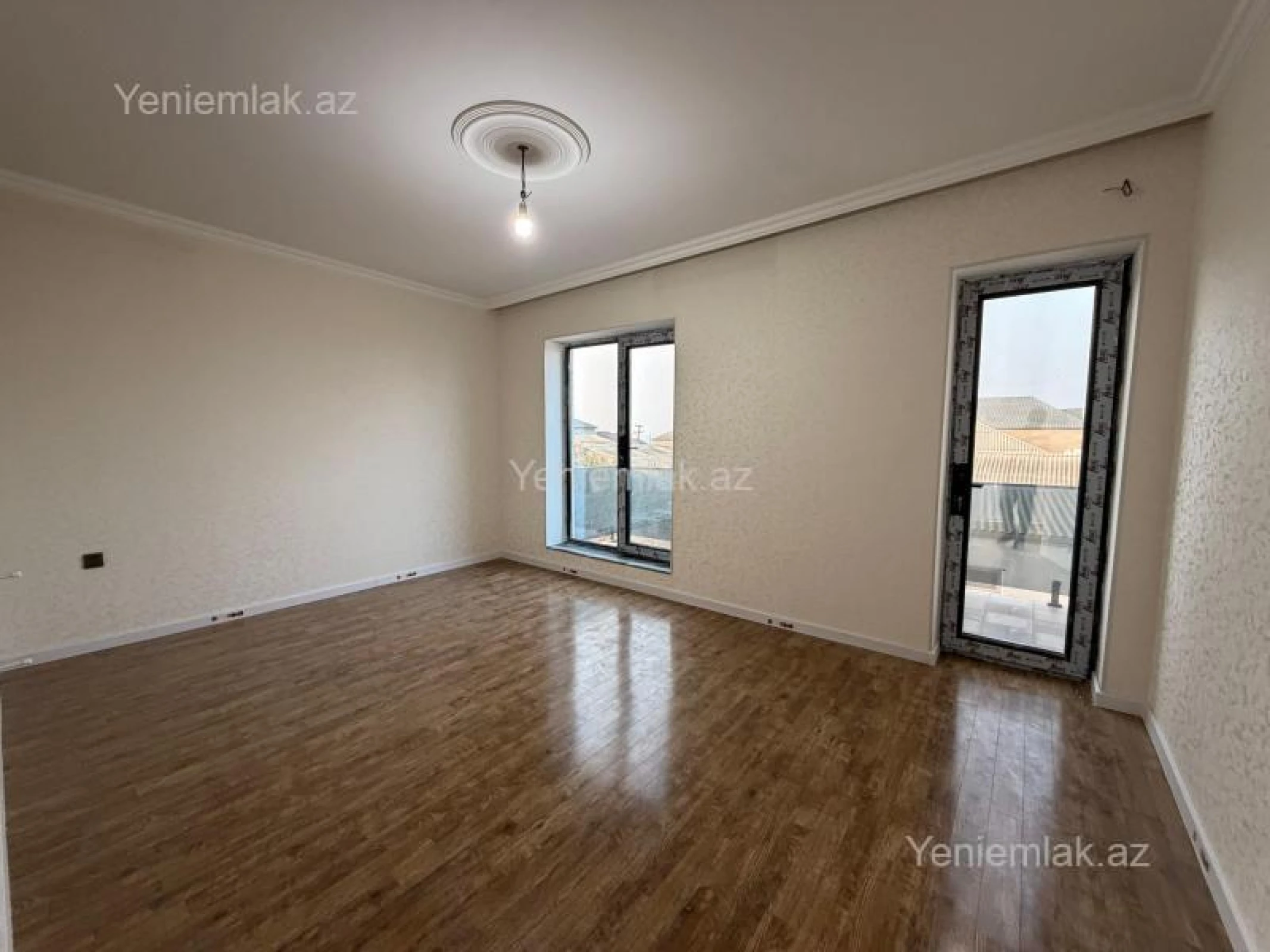Satılır 5 otaqlı həyət evi 180 m²