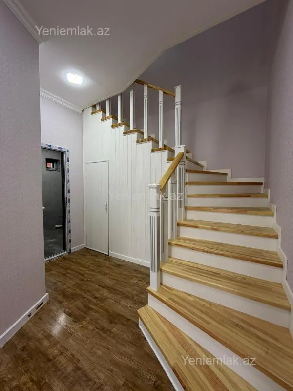 Satılır 5 otaqlı həyət evi 180 m²