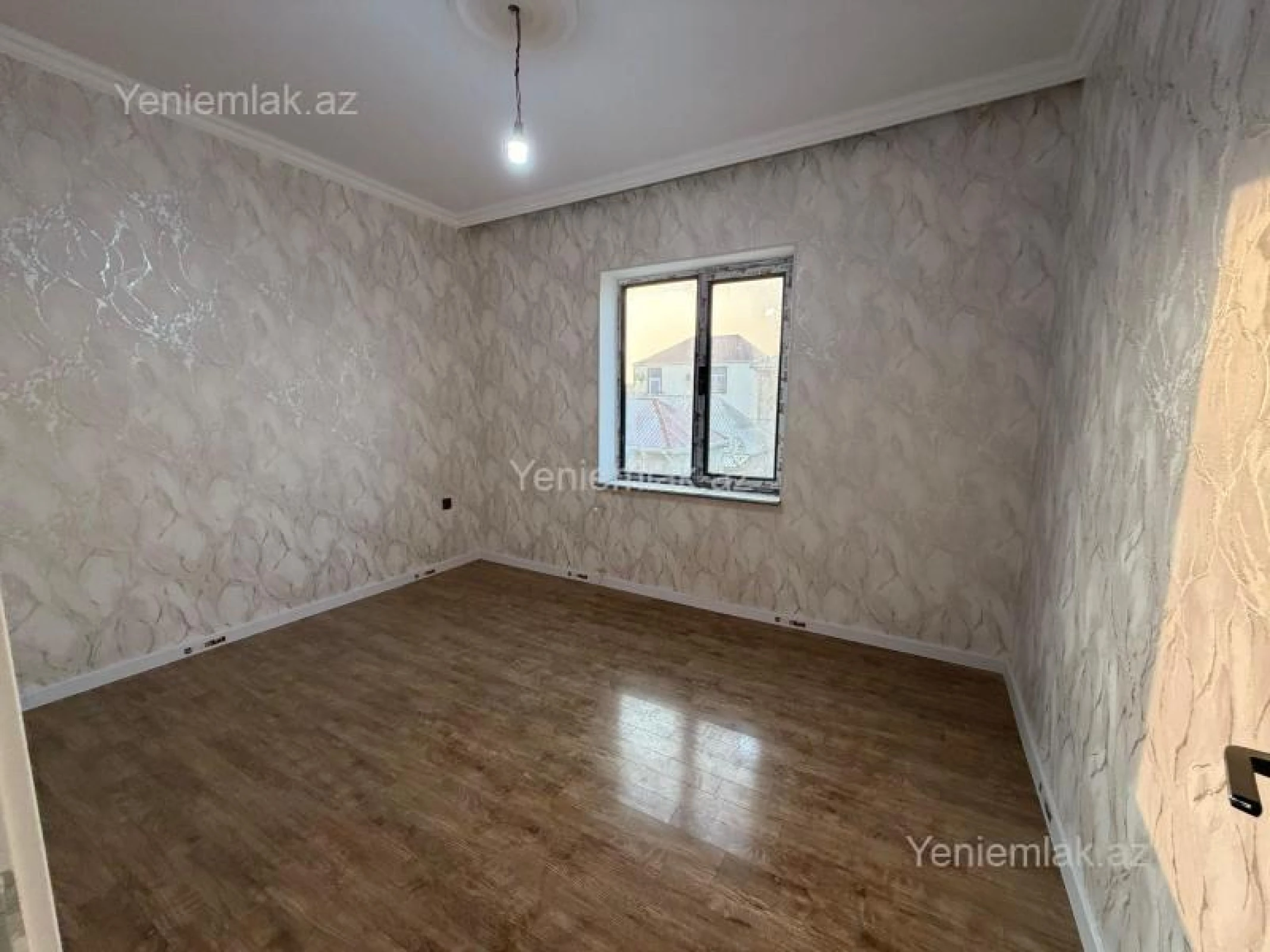 Satılır 5 otaqlı həyət evi 180 m²