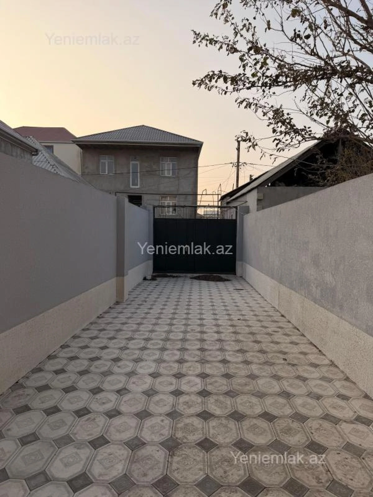 Satılır 5 otaqlı həyət evi 180 m²