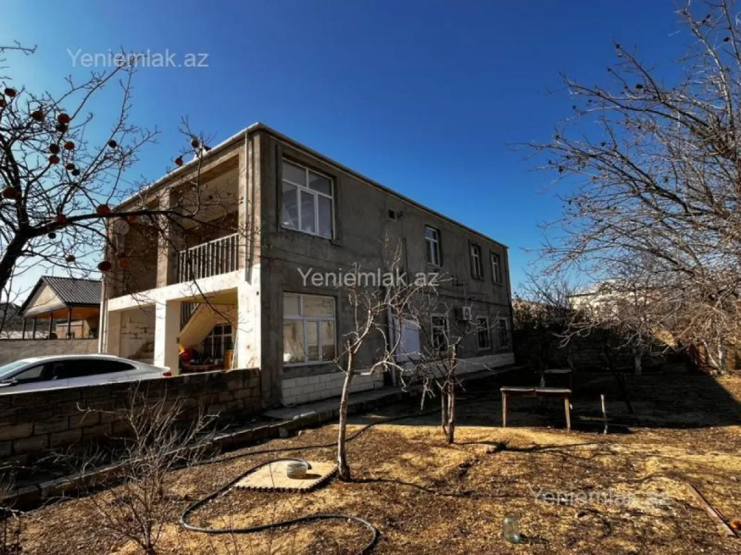 Satılır 8 otaqlı həyət evi 220 m²