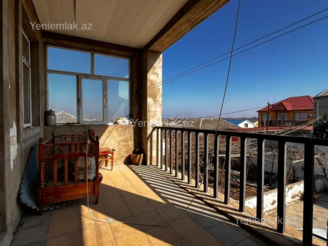 Satılır 8 otaqlı həyət evi 220 m²
