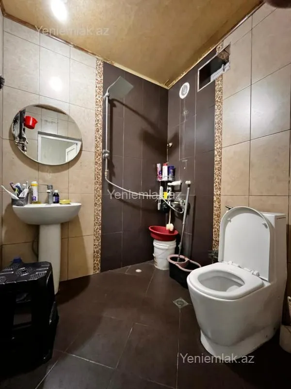 Satılır 8 otaqlı həyət evi 220 m²