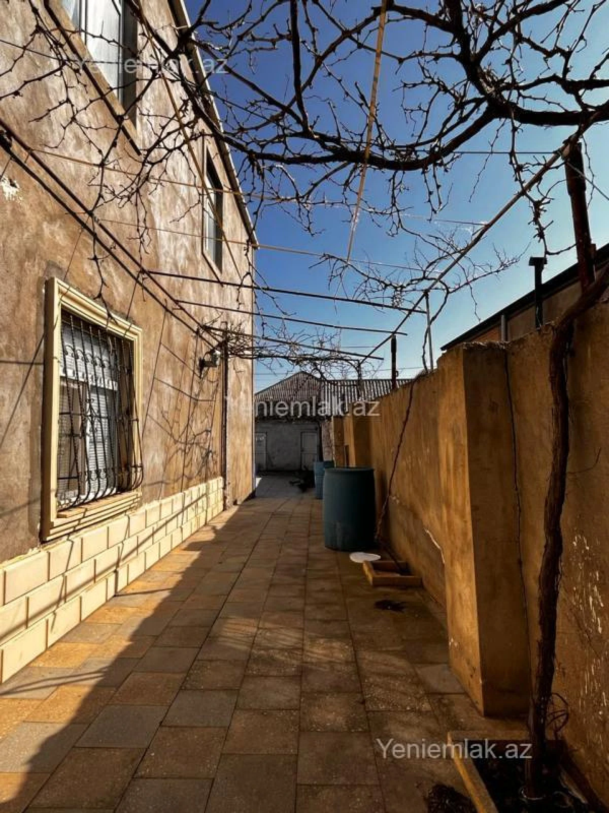 Satılır 8 otaqlı həyət evi 220 m²