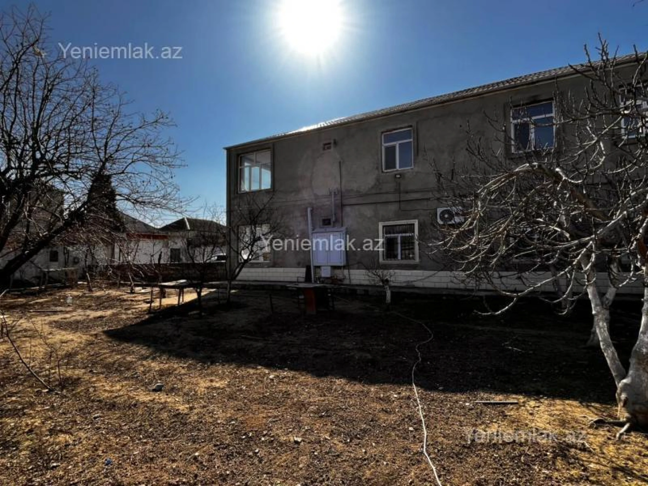 Satılır 8 otaqlı həyət evi 220 m²