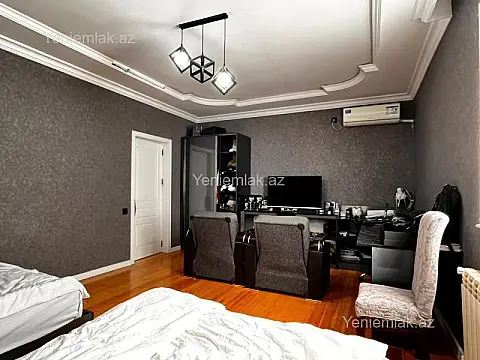 Satılır 8 otaqlı həyət evi 220 m²