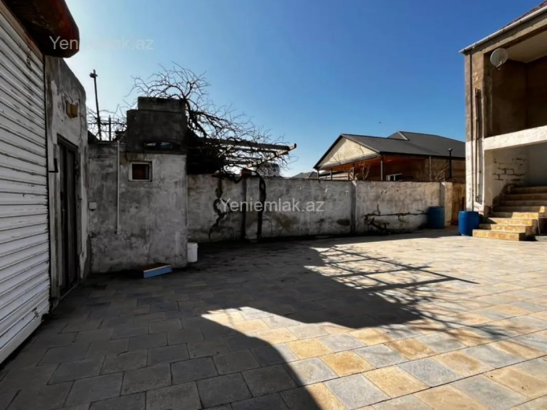 Satılır 8 otaqlı həyət evi 220 m²