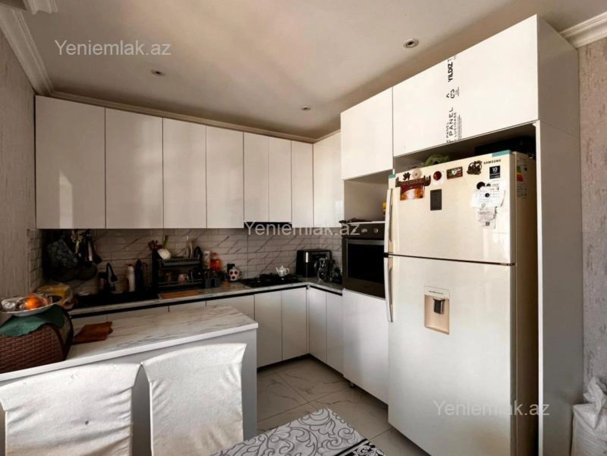 Satılır 8 otaqlı həyət evi 220 m²