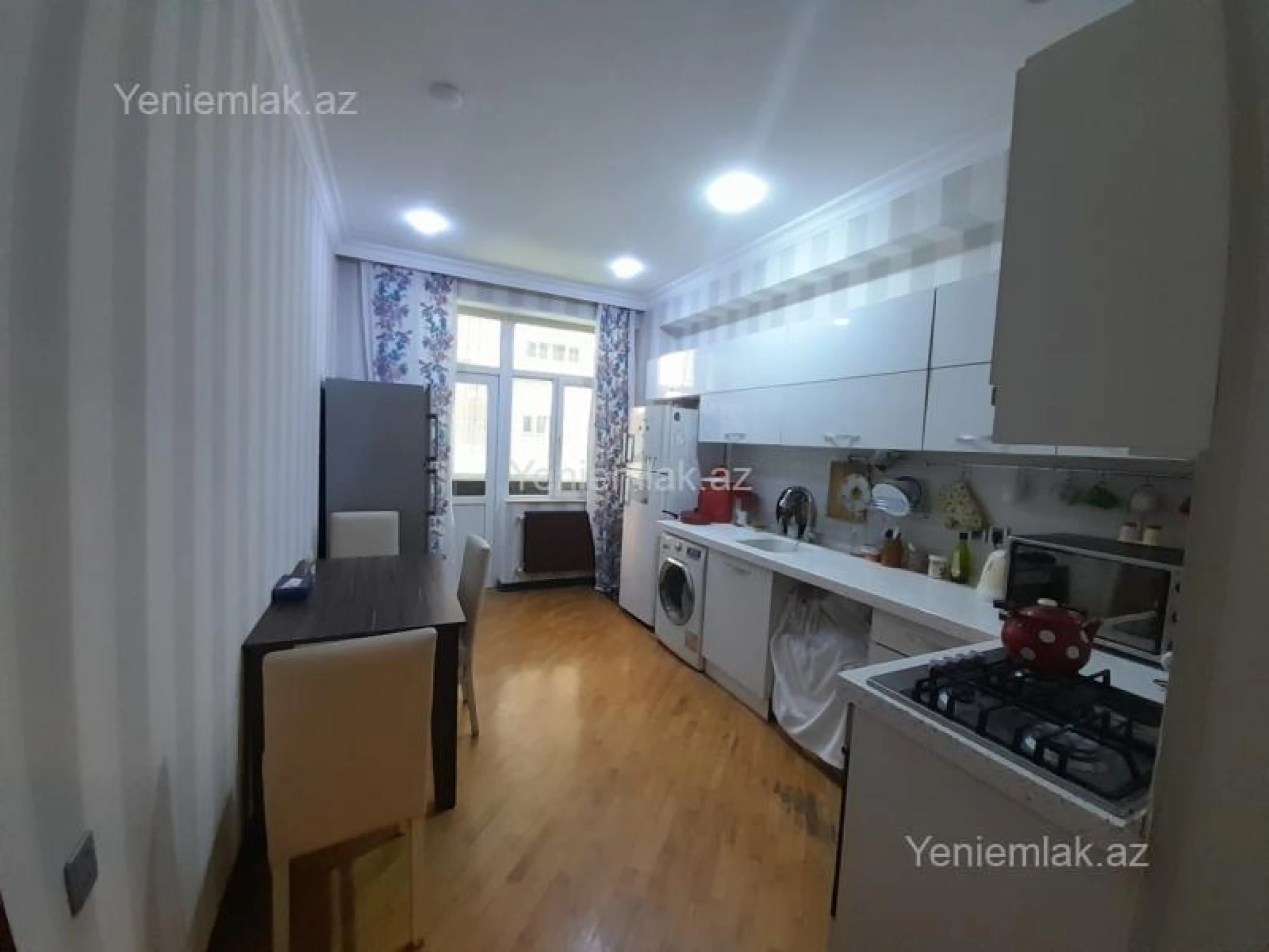 Satılır 3 otaqlı yeni tikili 135 m²