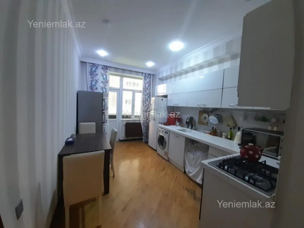 Satılır 3 otaqlı yeni tikili 135 m²