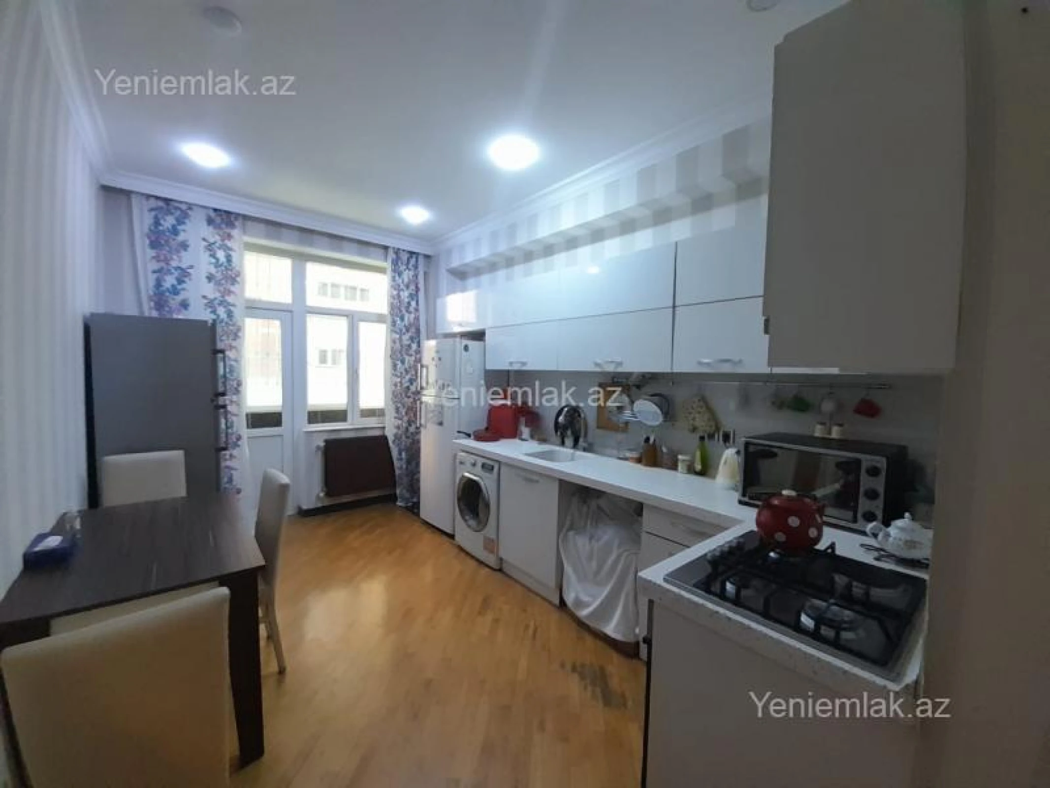 Satılır 3 otaqlı yeni tikili 135 m²