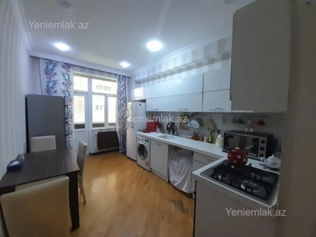 Satılır 3 otaqlı yeni tikili 135 m²