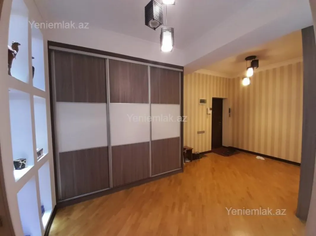 Satılır 3 otaqlı yeni tikili 135 m²