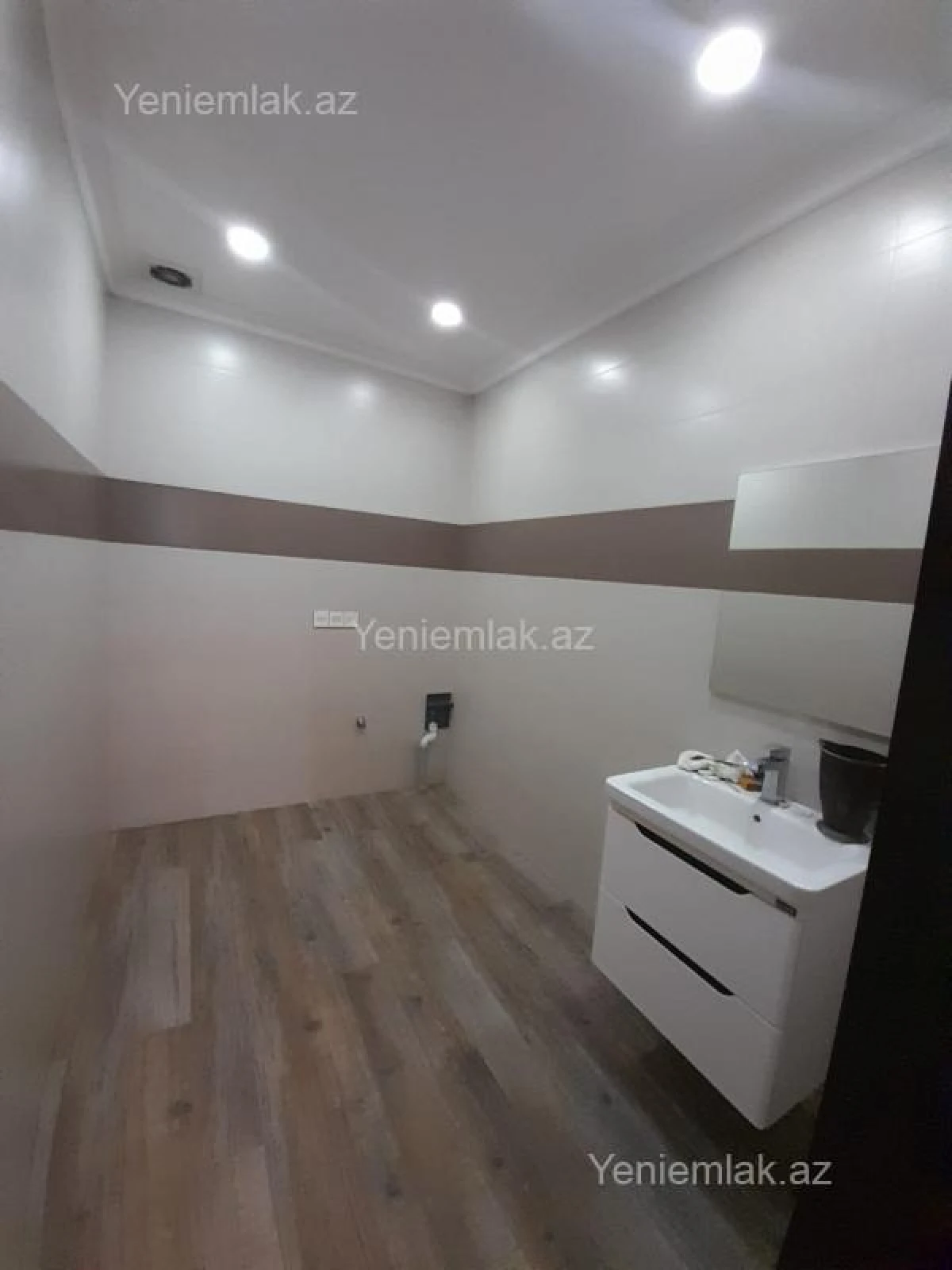 Satılır 3 otaqlı yeni tikili 135 m²
