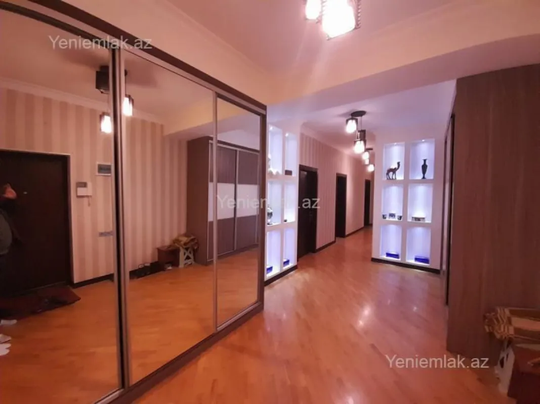 Satılır 3 otaqlı yeni tikili 135 m²