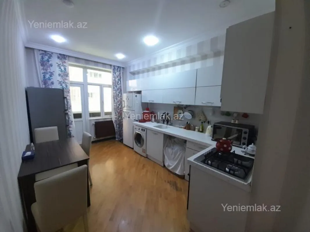 Satılır 3 otaqlı yeni tikili 135 m²