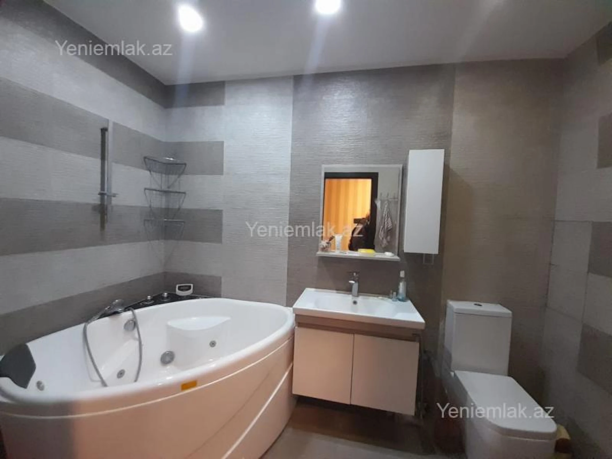 Satılır 3 otaqlı yeni tikili 135 m²