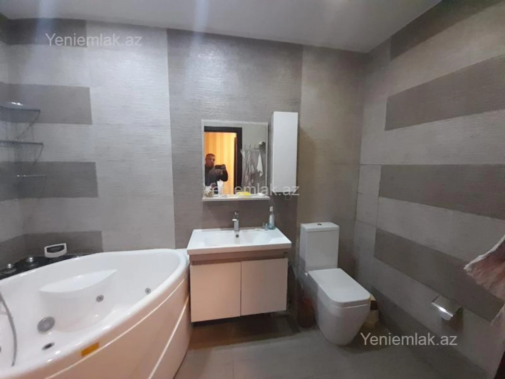 Satılır 3 otaqlı yeni tikili 135 m²