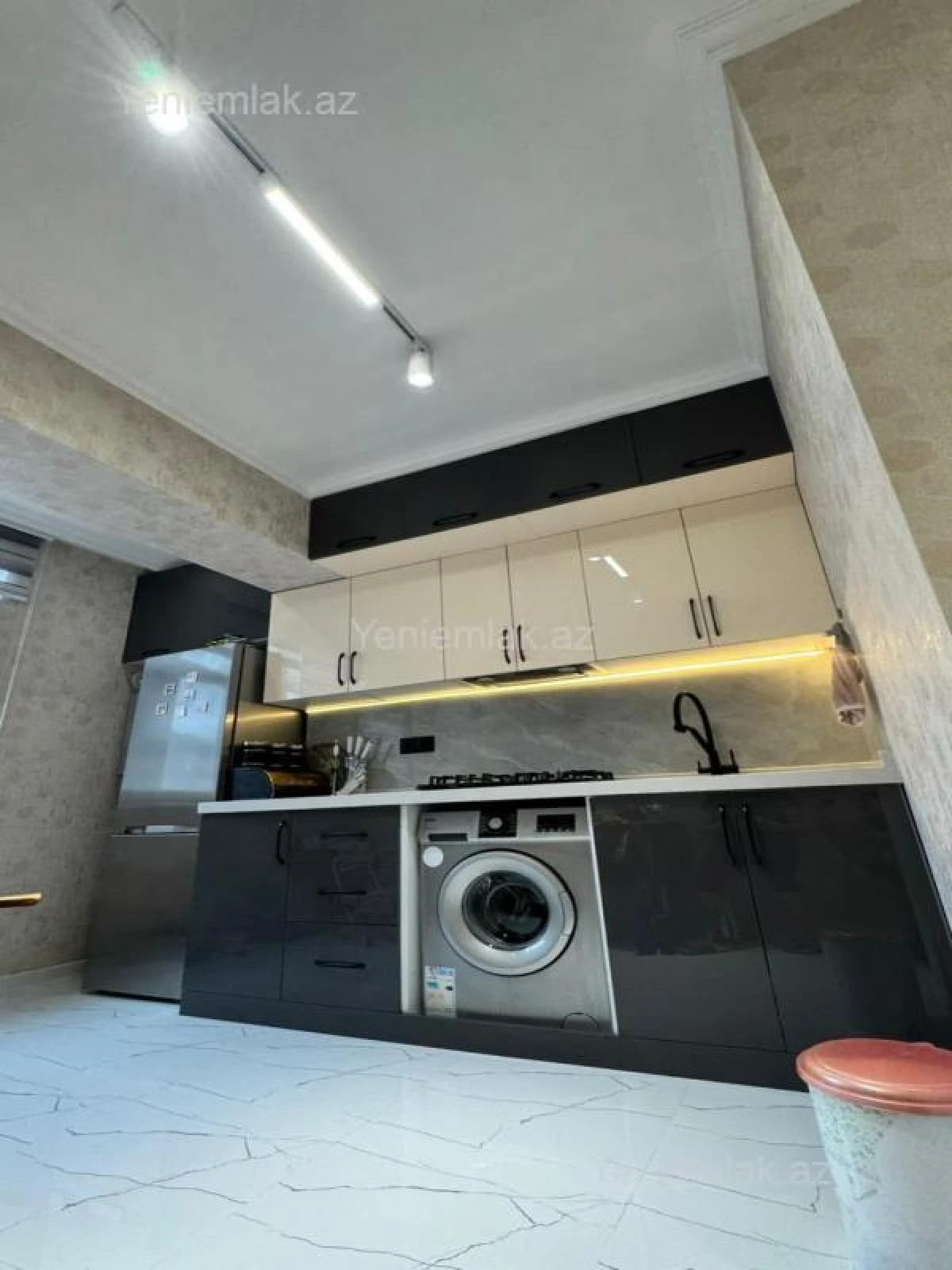 Satılır 3 otaqlı köhnə tikili 85 m²