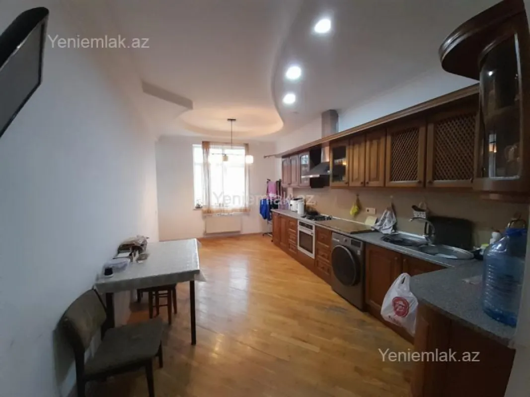 Satılır 3 otaqlı yeni tikili 131 m²