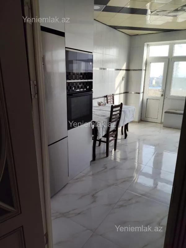 Satılır 4 otaqlı köhnə tikili 100 m²