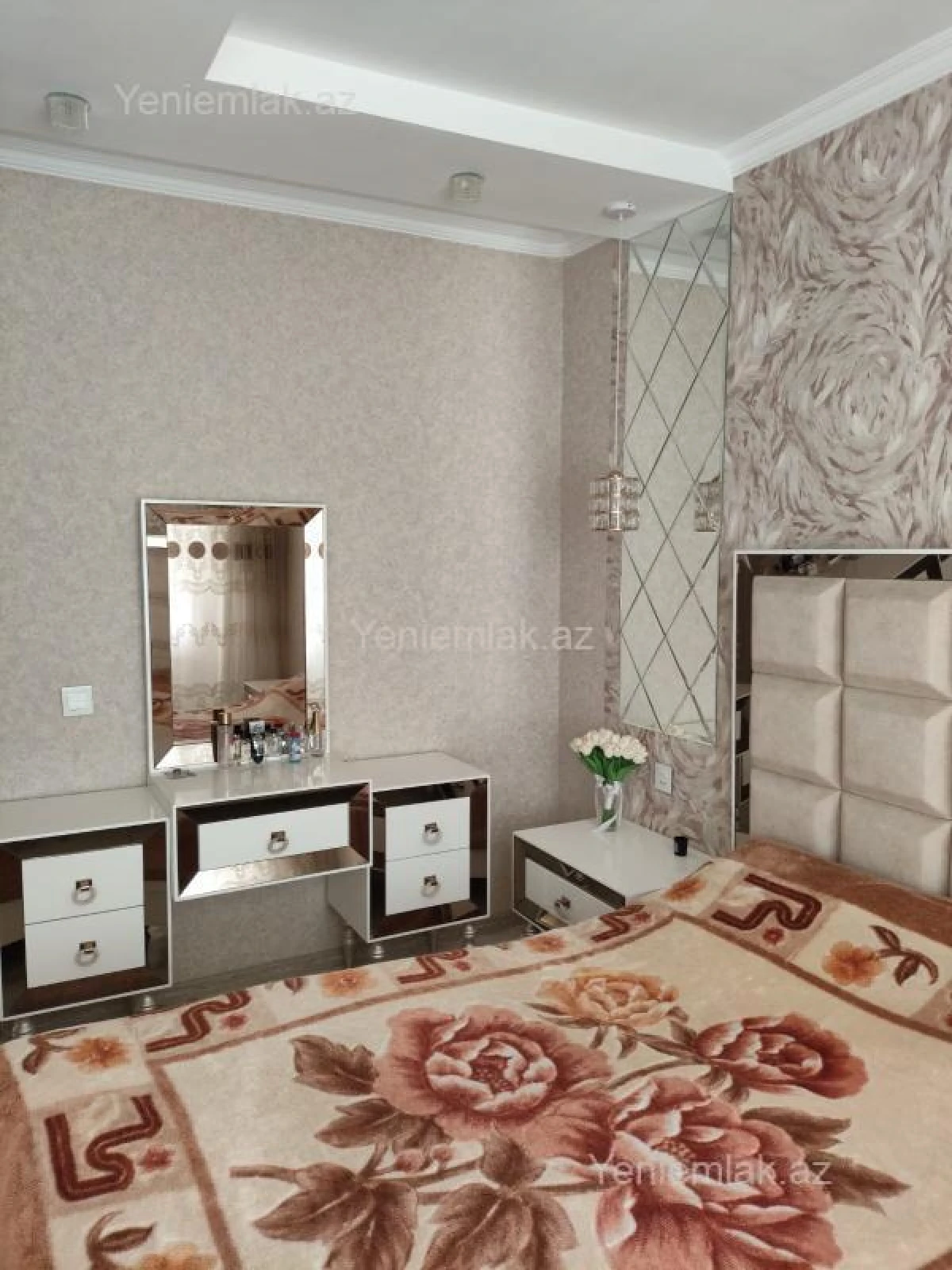 Satılır 4 otaqlı köhnə tikili 100 m²