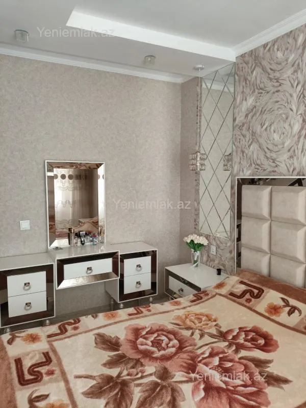 Satılır 4 otaqlı köhnə tikili 100 m²