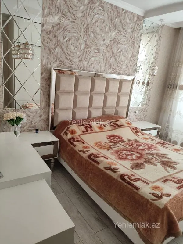 Satılır 4 otaqlı köhnə tikili 100 m²